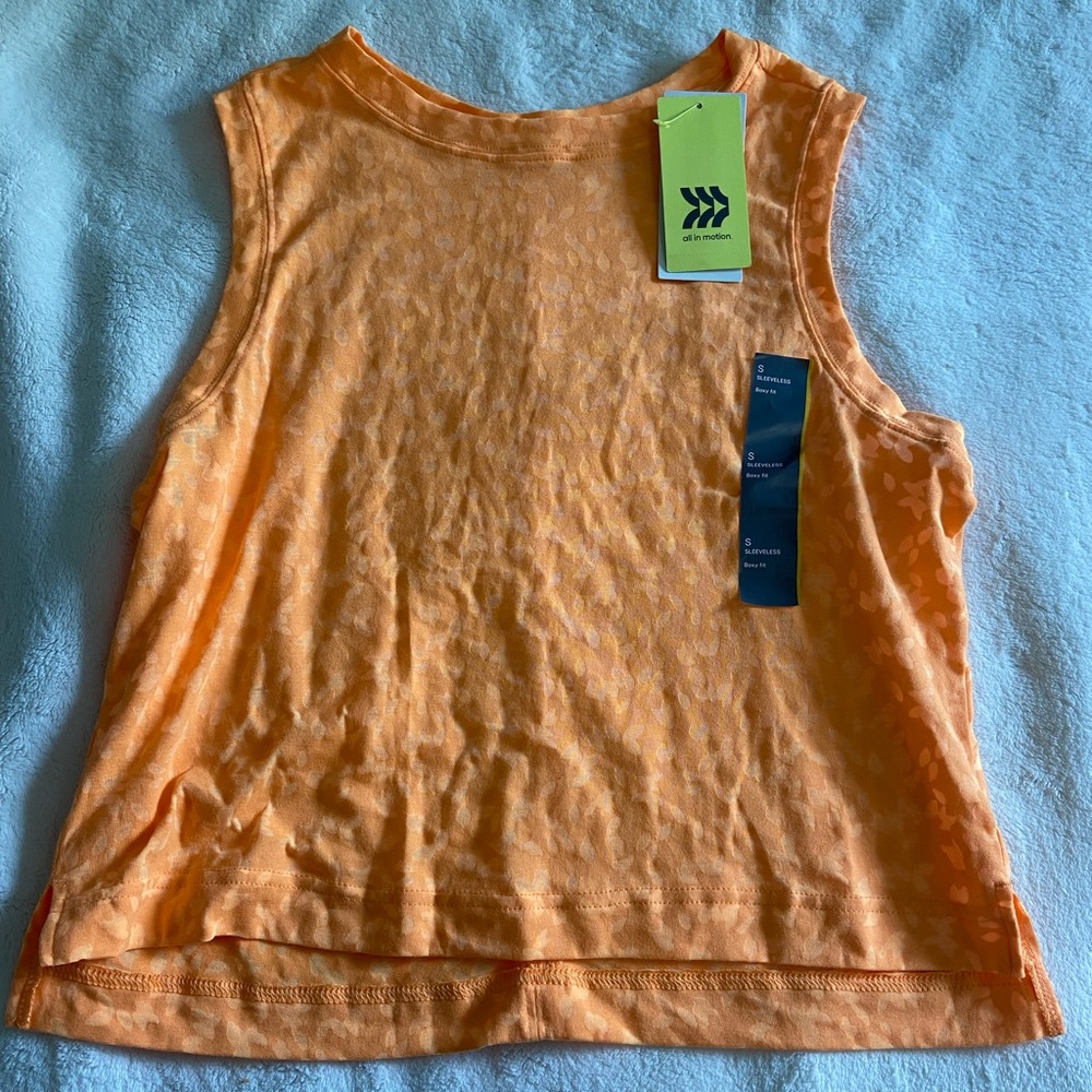 TARGET all in motion, cute cropped workout top!
